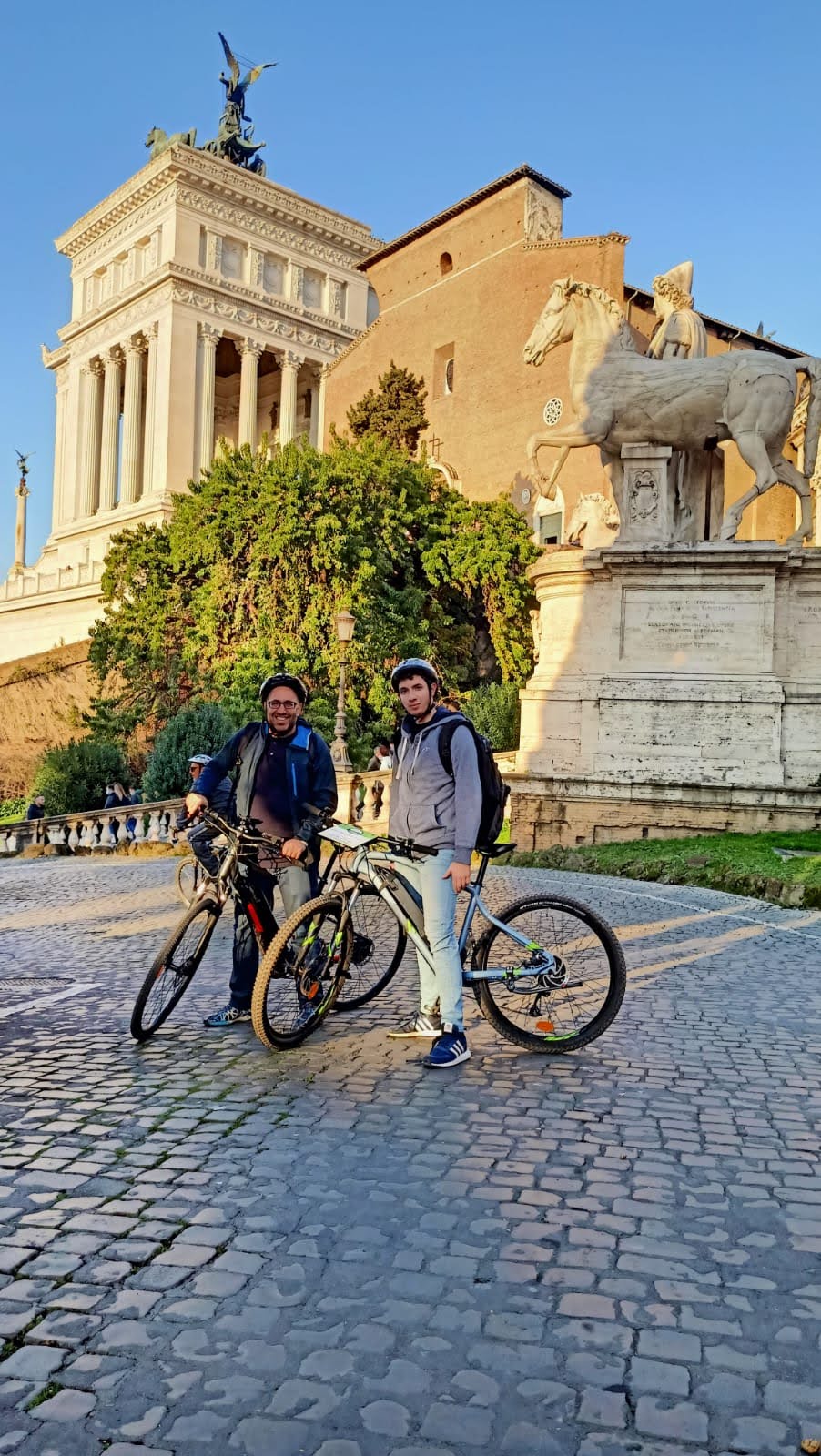 Colosseum, Roman Forum and Palatine Hill Experience with Bike Rental