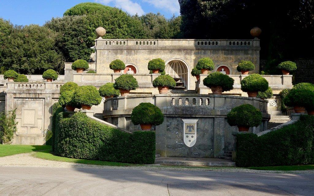 Pontificial Villas gardens at Castel Gandolfo minibus