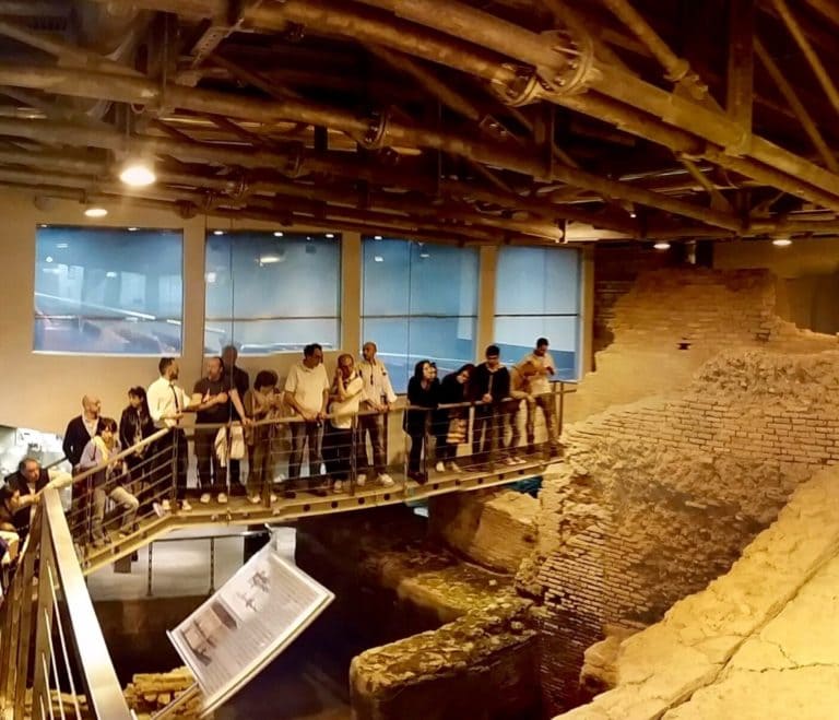 TREVI DISTRICT UNDERGROUND:  small acqueduct domus GUIDED TOUR