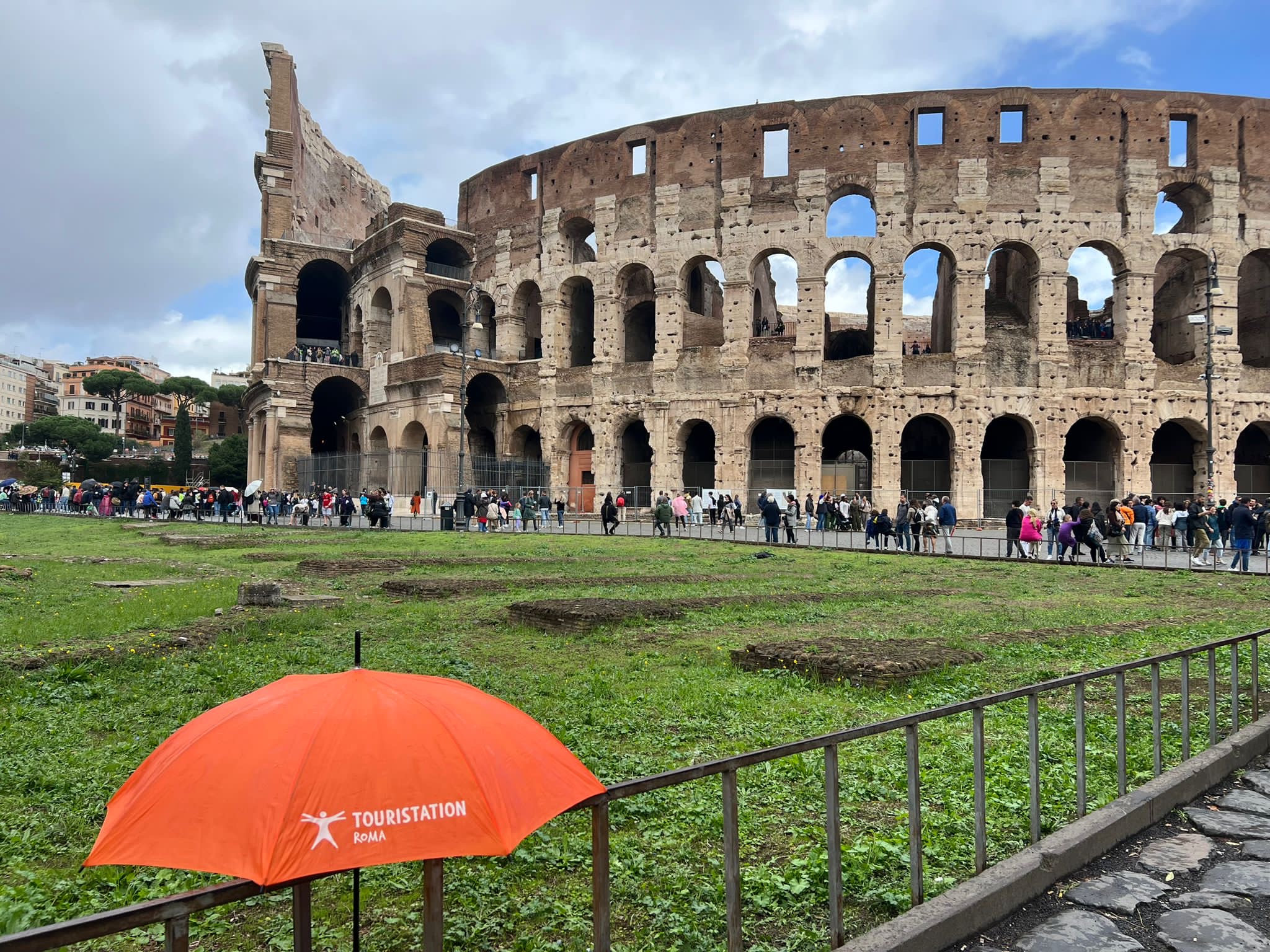 Colosseum Arena, Roman Forum and Palatine Hill Experience with Host