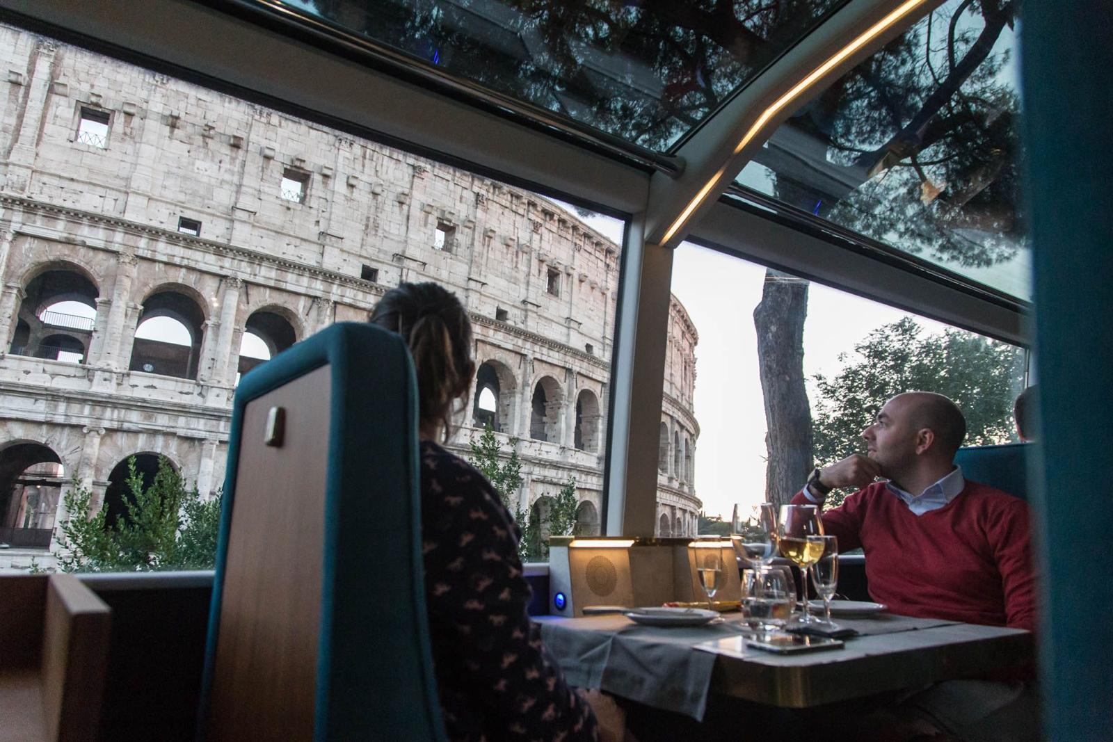 Colosseum, Roman Forum and Palatine Hill experience with double-decker panoramic bus and drink