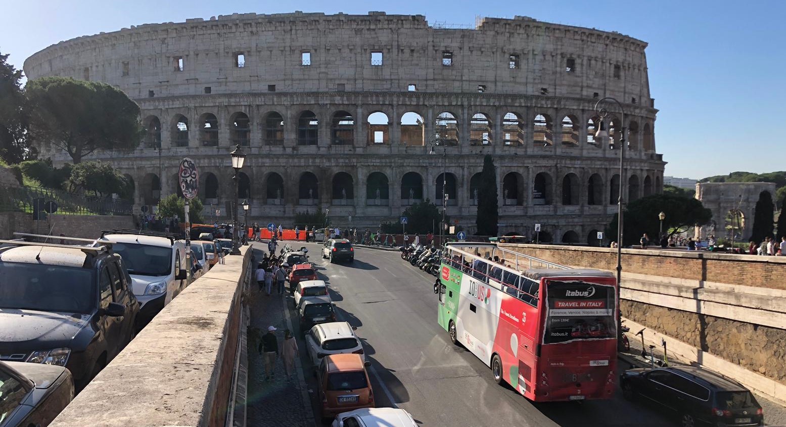 Biglietto salta-fila per il Colosseo e tour panoramico del bus